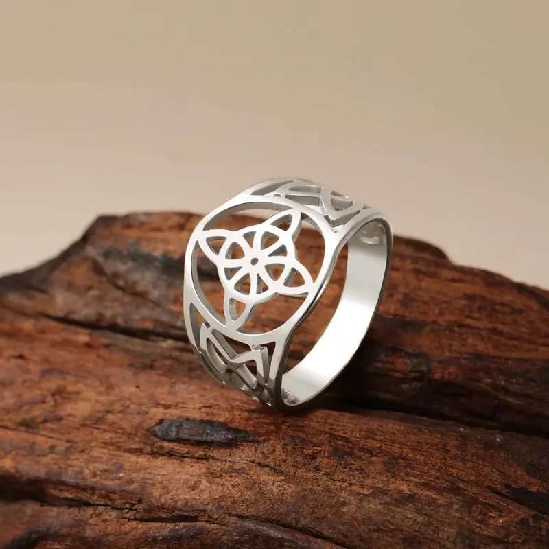 Women's Glamorous Witch Knot Elegant Openwork Ring, Artificial Gemstone Jewelry, Golden-Silver Daily Wear Ring with Optional Sizes, Elegant Ring