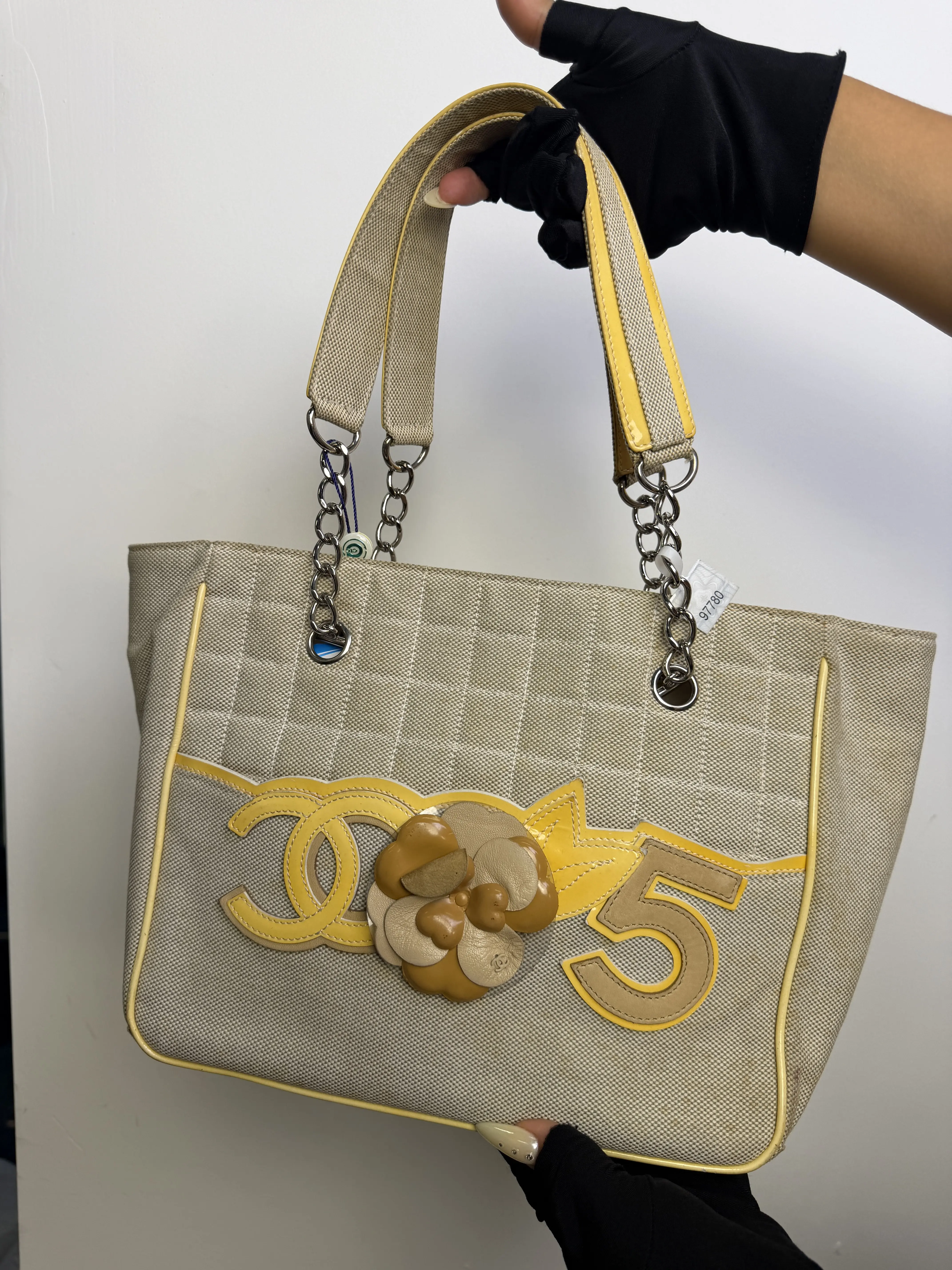 Pre-owned CHANEL Vintage No.5 Leather Camellia Snap Shoulder Tote Bag for Women