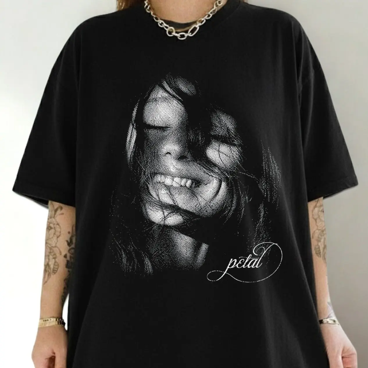 Vintage Petal Rabbit Graphic Tee - Retro Flower Bunny T-Shirt Unisex Y2K Aesthetic