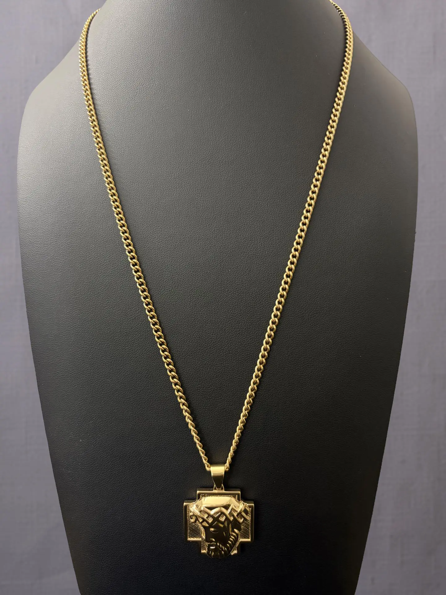 ✝️ 24” Gold Cuban Chain w/ Jesus Pendant (3.5mm)