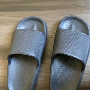 Cloud Slippers for Women and Men, Pillow Slippers Super Soft, Thick Sole Slides for Women with Anti-Skid Sole