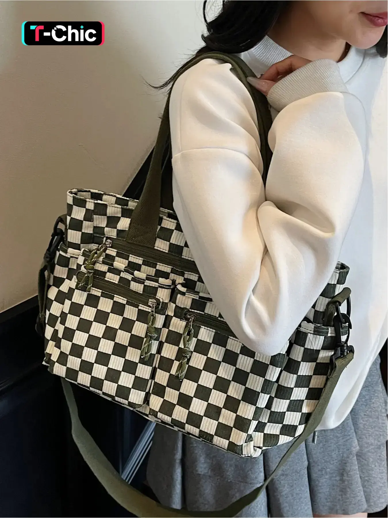 Corduroy checkerboard commuter bag for work and school, crossbody bag, shoulder tote bag, Checkerboard pattern bag, multi-pocket design, zipper closure, suitable for commuting, shopping, leisure travel