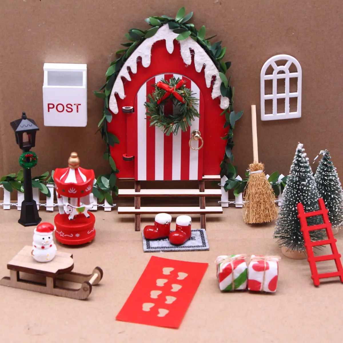 21pcs Unisex 1:12 Christmas Dollhouse Decoration Set - Christmas Tree, Carousel, Snowman, Mailbox, Elf House Door, Sleigh, Santa Claus Gifts - Realistic Handmade Miniature Scene Accessories for Dollhouse Lovers