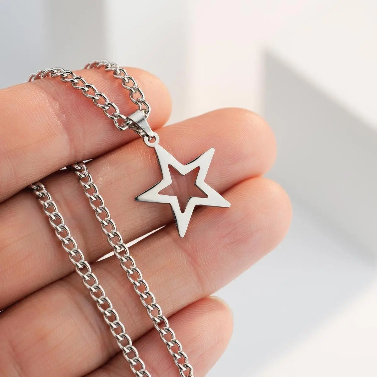 Oufer Women's Hollow Star Stainless Steel Waterproof Necklace - Classic Statement Necklace, Edgy Fashion Jewelry Accessory, Fashionable Jewelry Accessories