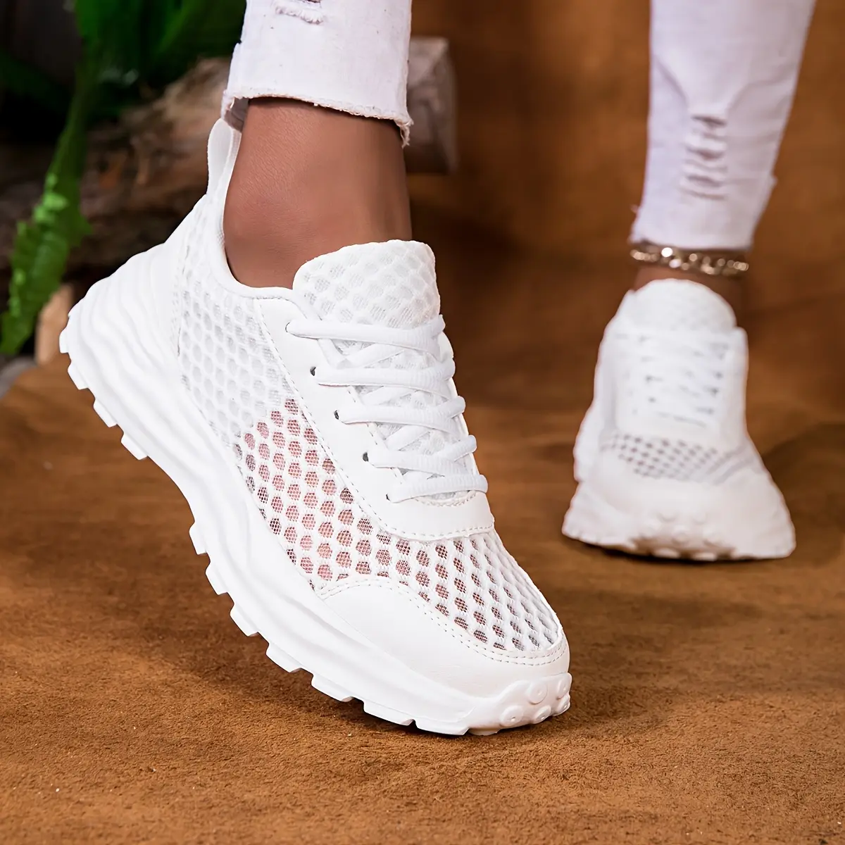 Women's sports shoes Hollow mesh breathable running shoes Light and comfortable Soft sole Walking casual shoes Gym exercise Yoga women's shoes White tennis Badminton riding walking Summer travel shoes Large size