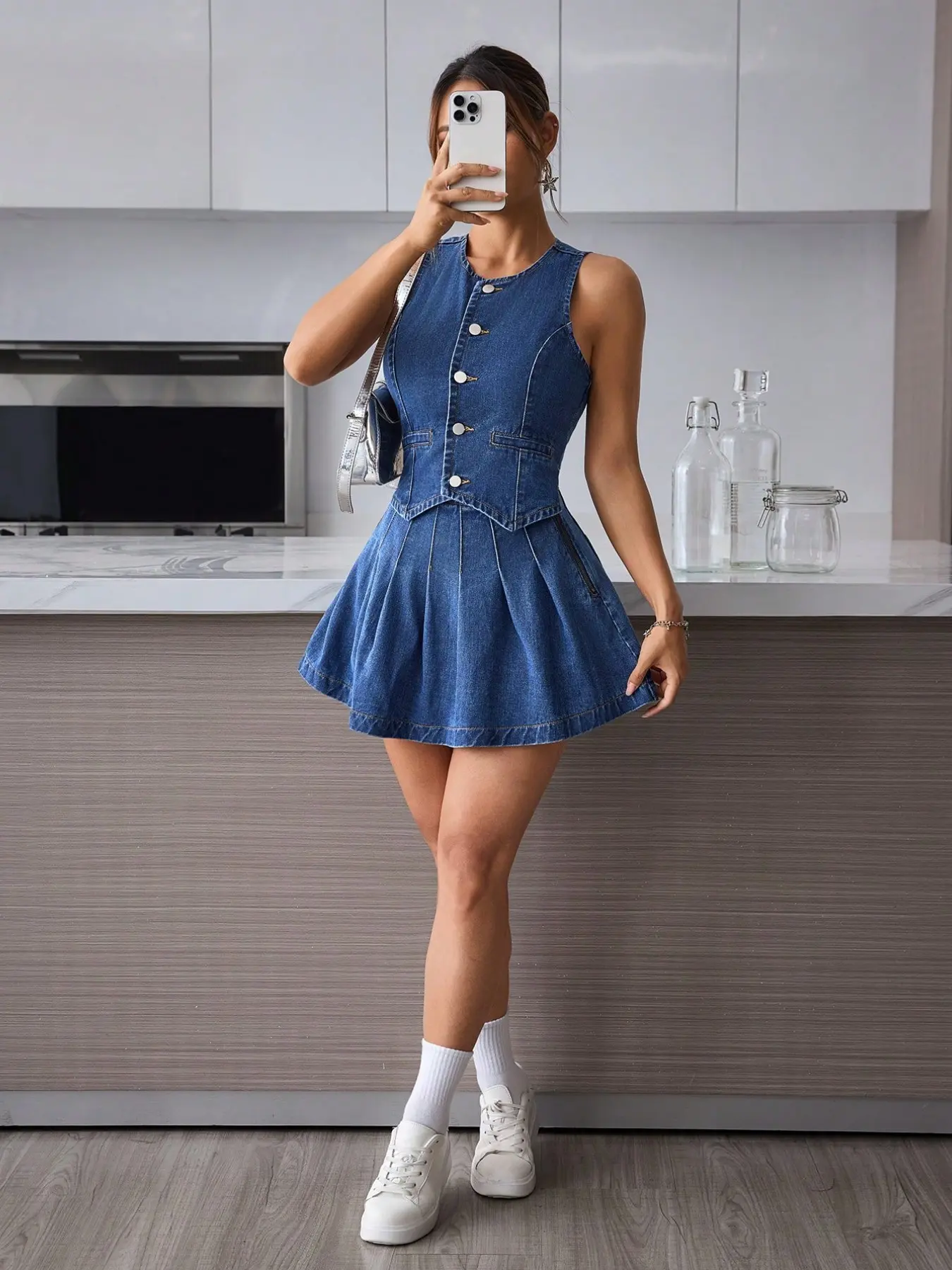 Petite Sleeveless Summer Denim Button Dress, Ruffled Slimming Waist Pleated Short Skirt, Fashion Loose-Fitting Gilet Vest for Small Stature, Casual Style, Womenswear