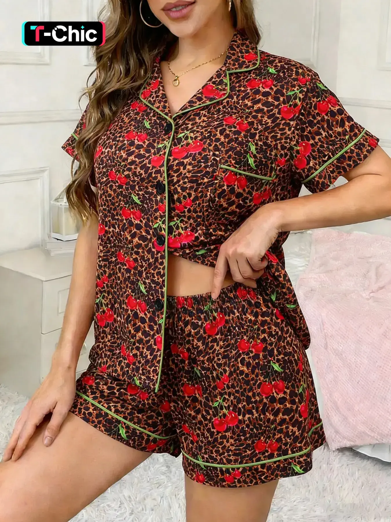 2-piece women's leopard print short sleeved shorts top with small pockets, button closure collar design, elastic waistband suitable for all seasons, women's pajama set, Shorts pyjama set