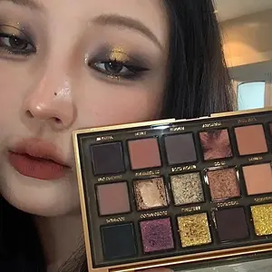 One Plate for All Occasions Christmas New 18-Color Smoke Flash Eye Shadow Plate Adenium Obesum Cheetah Plate