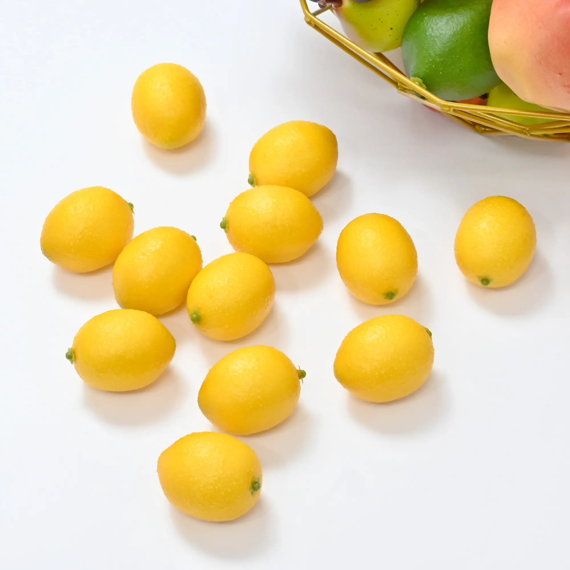 12pcs Artificial Vibrant Lemons Simulation Lifelike Lemons Fake Decorative Fruit for Home Kitchen Wedding Party Decoration Photography Ornaments Lightweight