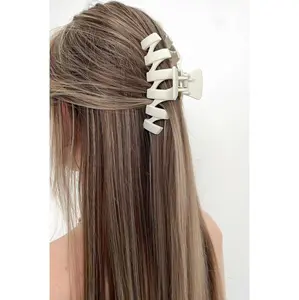 Issy Claw Clip - White