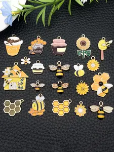 Mixed Color Bee & Honeycomb & Flower Design Charms, Fashionable Charms, Beads Charms, Cute DIY Pendant for Bracelet & Necklace & Earrings, Fashion Accessories for Women & Girls, Diy Jewelry Making, Diy Beading Accessories, Diy Craft Embellishments