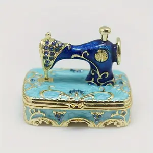 [Vintage Sewing Machine Jewelry Box] Vintage-Style Decorative Sewing Machine Figurine Jewelry Box - Enamel Art with Rhinestones, Magnetic Closure - Metal Tabletop Ornament, No Power Required Organiser