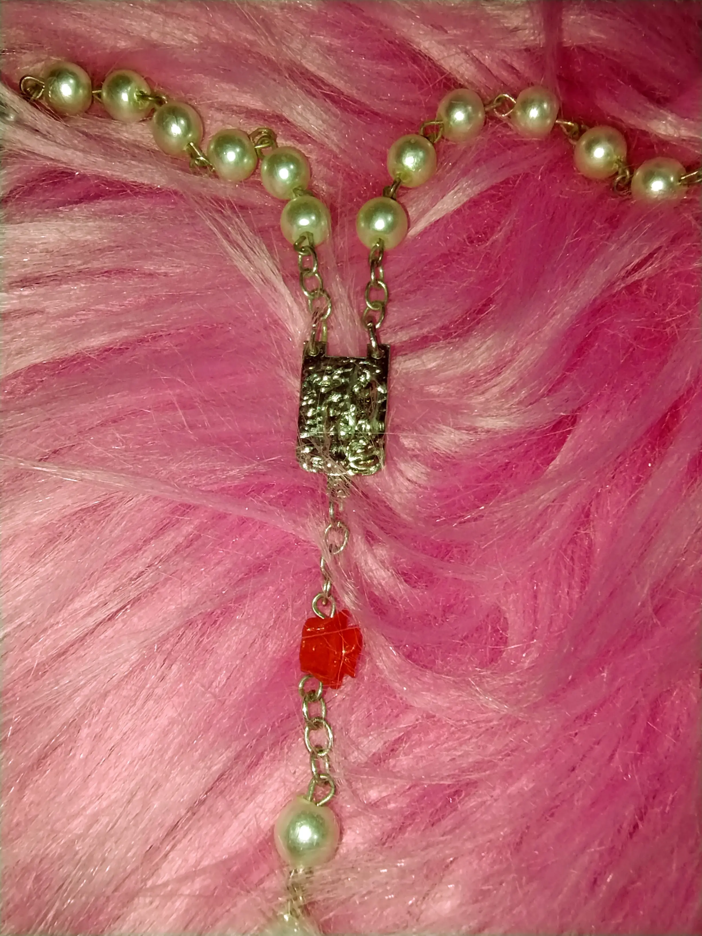 Custom made rosary with pearl beads in ivory color and red tiny red rosesCustom made rosary with pearl beads in ivory color and red tiny red roses<p>Enhance your jewelry collection with this exquisite custom-made rosary featuring pearl beads in a stunning