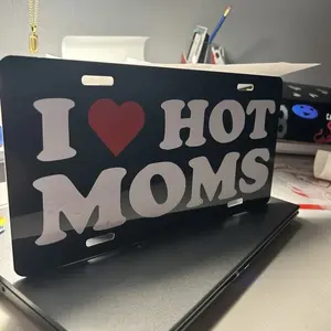 I love hot moms / Hot dads license plate