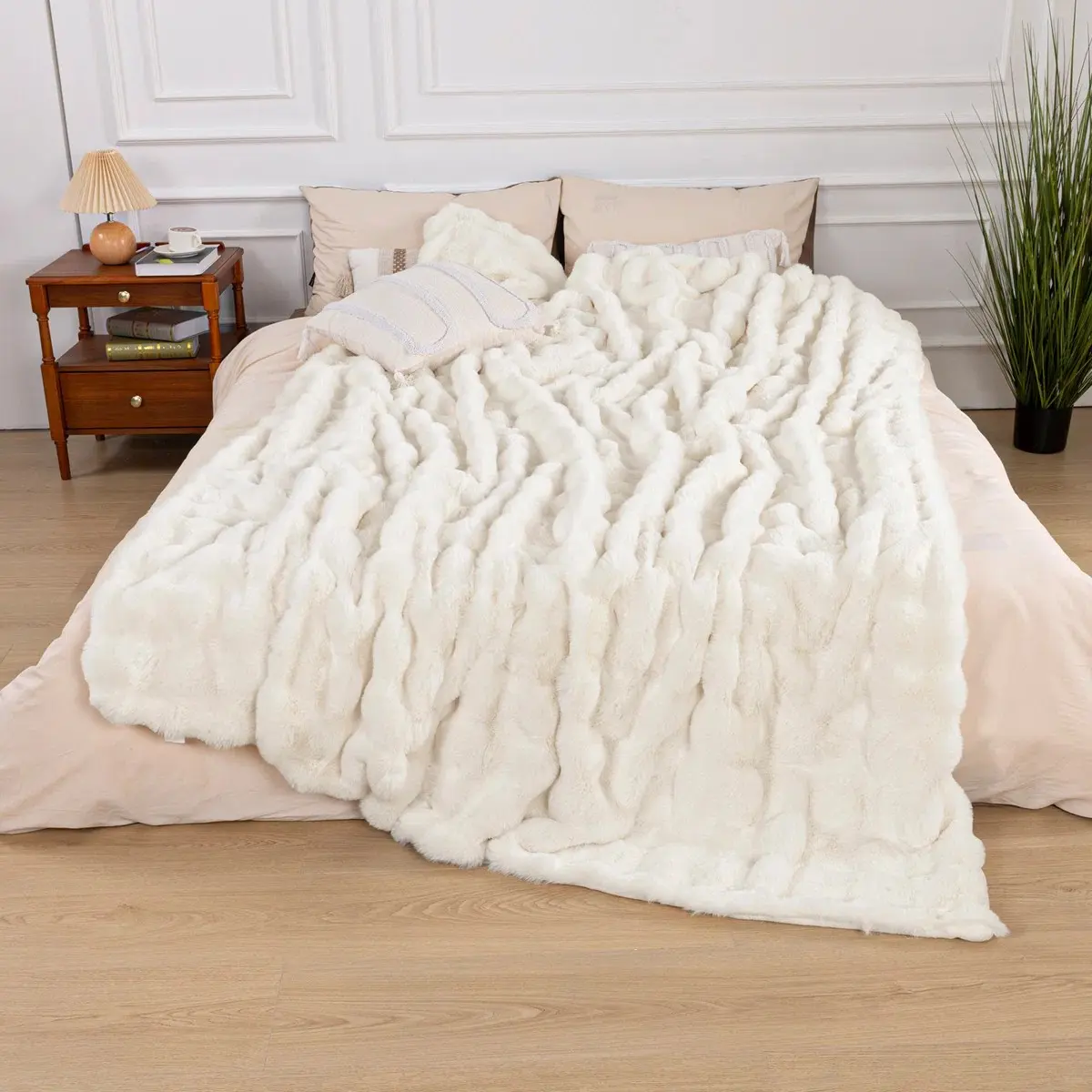 [SeptemberStockUp] HEBE Faux Fur Throw Blanket for Couch – Cream White Fluffy Cozy Rabbit Fleece, Plush Soft Bubble Blanket for Sofa & Bed, Warm Fuzzy Home Room Decor