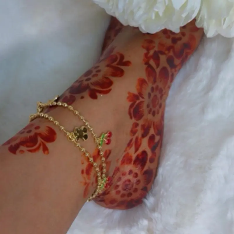 Elegant Gold Color Bracelet with Floral Design for Women's Accessory