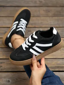 A pair of new large-size women's round-toe flat lace-up casual canvas shoes, fashionable, simple, comfortable, lightweight, versatile for everyday wear, Walking Shoes, Sneaker