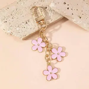 Flower Pendant Keychain, Summer Car Flower Keychain Pendant, Cute Car Decoration for Women and Girls, Car Accessories