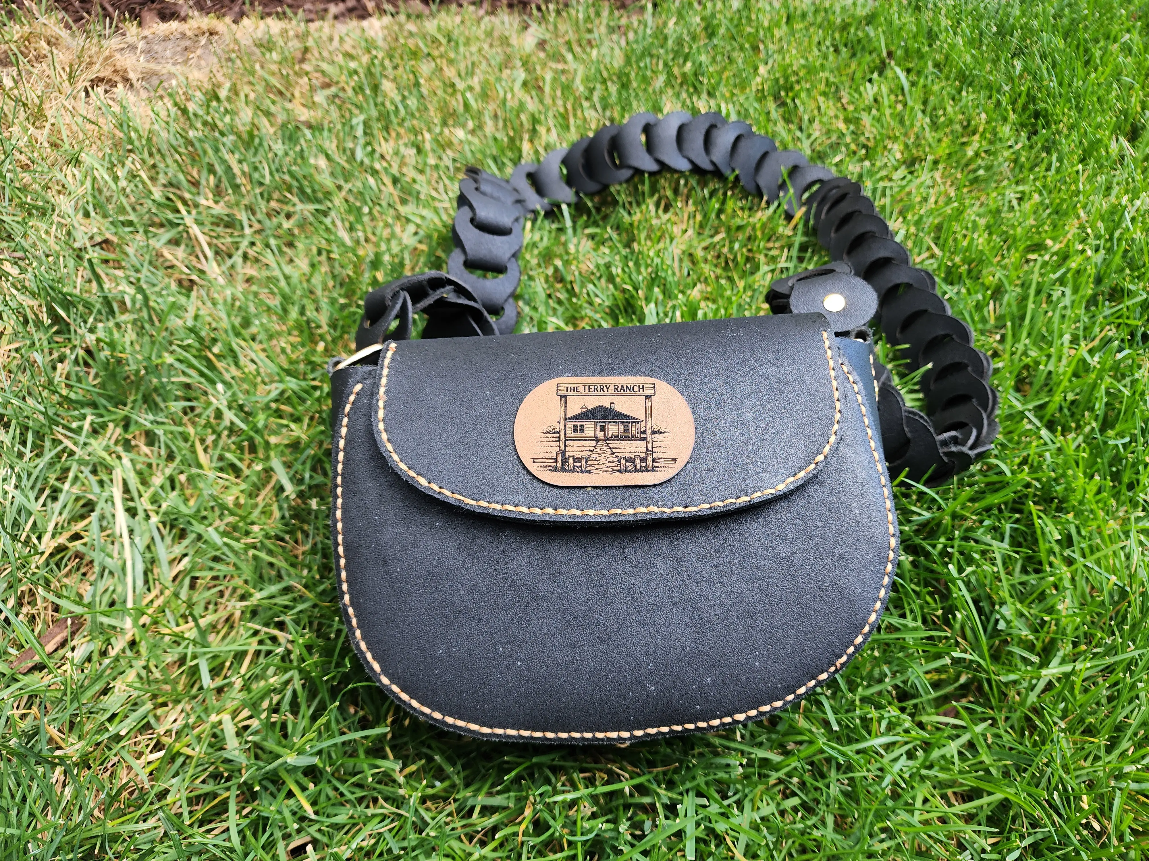 Handmade Leather Purse, Personalized Vegetable-tan Crossbody Bag for Her, Hand-stitched with Custom Logo - Unique Gift Ideas