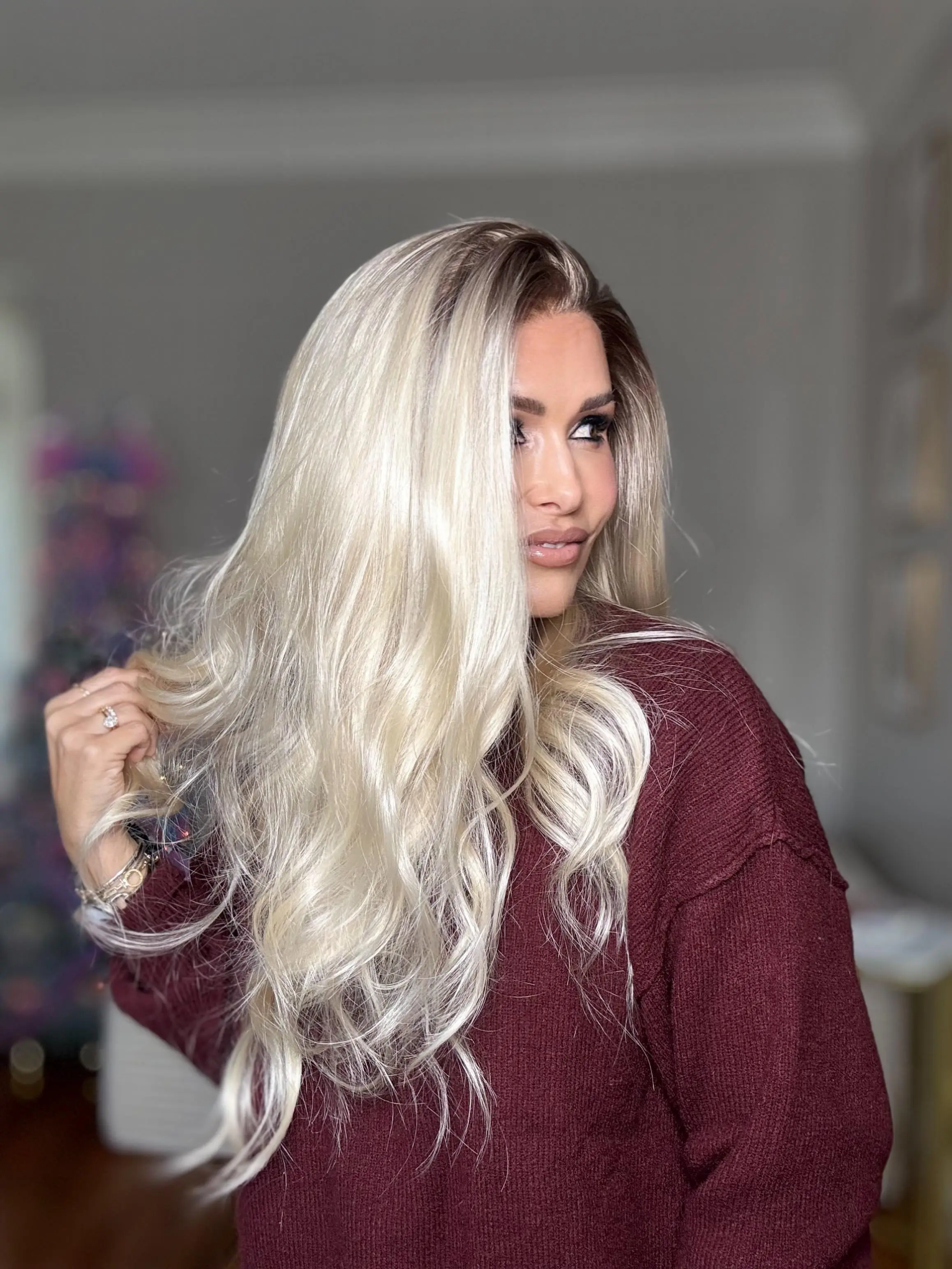 LoveStory Thea Lace Front Wig for Women Body Wave in Ombre Blonde, Heat-Resistant Synthetic Hair with Free Part, Glueless Natural Look, Natural Looking Wig, Ombre Blonde Wigs