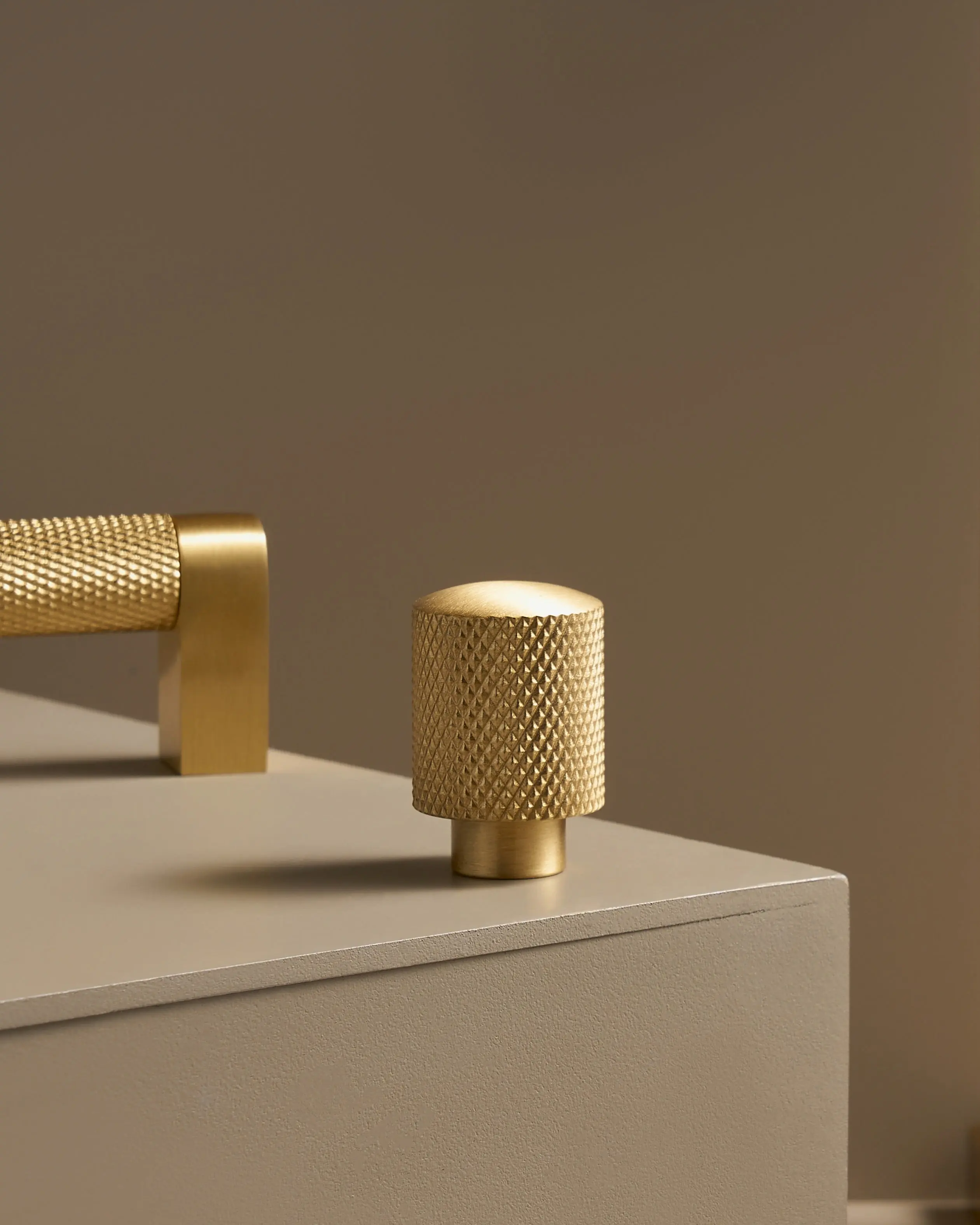 LAFAYETTE KNURLED BRASS CABINET KNOB