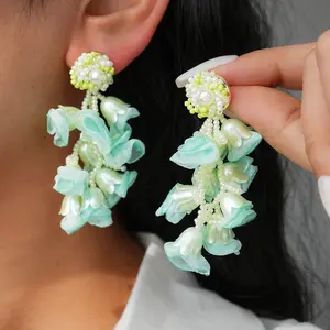 A pair of sweet and fresh holiday windshield pearl chiffon fringed silver needle earrings