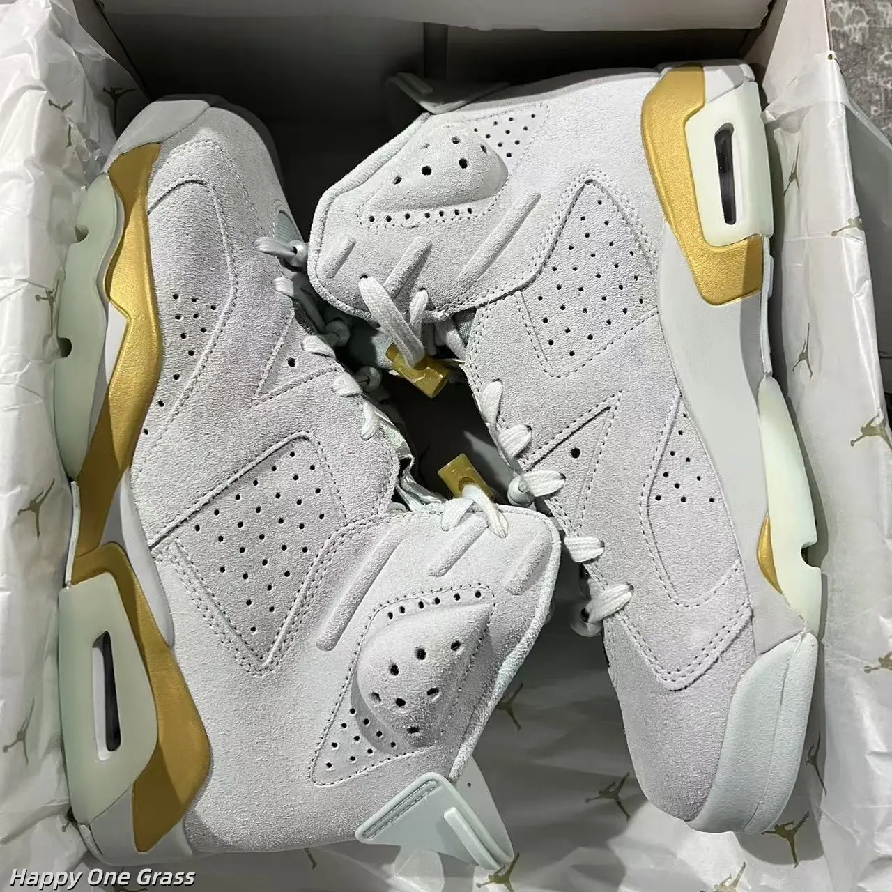 Brand New Sealed with Original Shoe Box Unisex Matte Off White Suede Bronze Two-Tone High Top Basketball Collectible Sneakers Breathable Mesh Rubber Outsole Vintage Workwear Streetwear Daily Athletic Footwear Teen Casual Shoes
