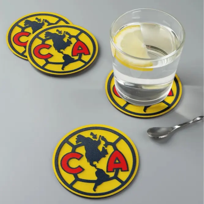 Set de 4 Portavasos 3D – Edición Azulcrema | Coaster Set 4.5” – Blue & Yellow Edition Tableware Soccer