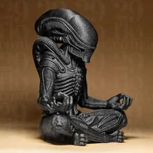 Decompress Alien Statue - Xenomorph Collectible Figure, 3D Printed-Look Plastic Model for Home/Office/Cabinets, Indoor/Outdoor Halloween & Sci-Fi Decor, Iconic Movie Creature Gift for Fans (No Power Required)