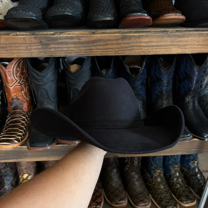 Black cowboy hat, texjana negra forrada