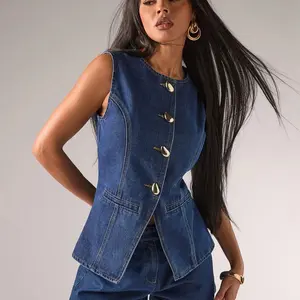 Women's fashionable denim vest with teardrop shaped button decoration, washed blue casual round neck denim top, suitable for wearing in spring, summer, autumn, and winter.