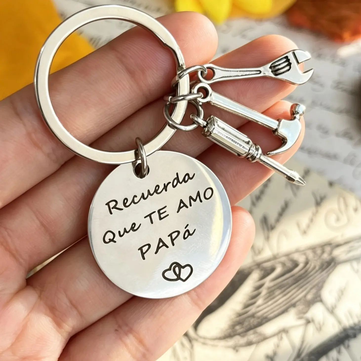 Spanish Dad Gift Keychain, Recuerda Que Te Amo Papá Tool Charm Keyring, Meaningful Gift for Dad from Daughter Son, Father’s Day Birthday Gift