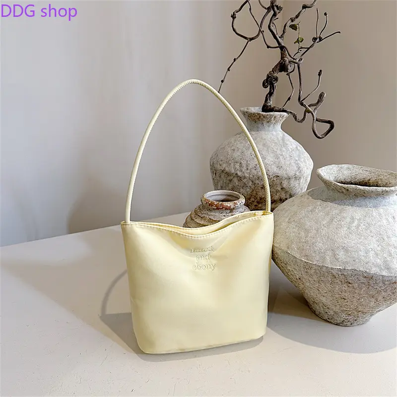 Solid Color Minimalist Women Shoulder Bag Trendy Stylish Versatile Ladies Handbag Classic Casual Daily Commute Bag Soft Texture Fashion Satchel Bag for Work Shopping Dating Outdoor Daily Casual Wear