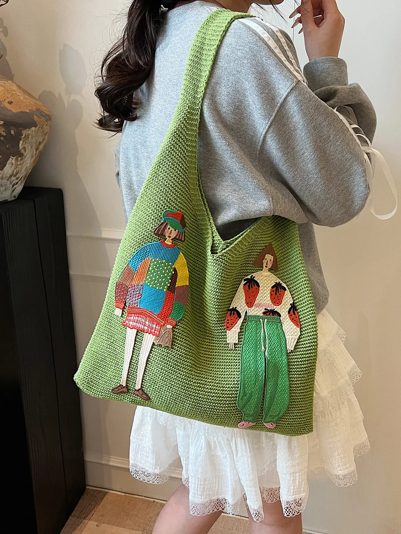 Artistic atmosphere knitted cartoon character pattern aesthetic tote bag, niche design fashionable personality large capacity daily commuter shoulder bag, can accommodate tablets, files, suitable for commuting and gatherings, Handbag Tote Bag