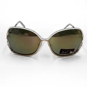 GUESS MTL Vented Square Sunglasses - Everyday Chic Sun Protection with Tinted Lenses & Lightweight Frame for Stylish Comfort