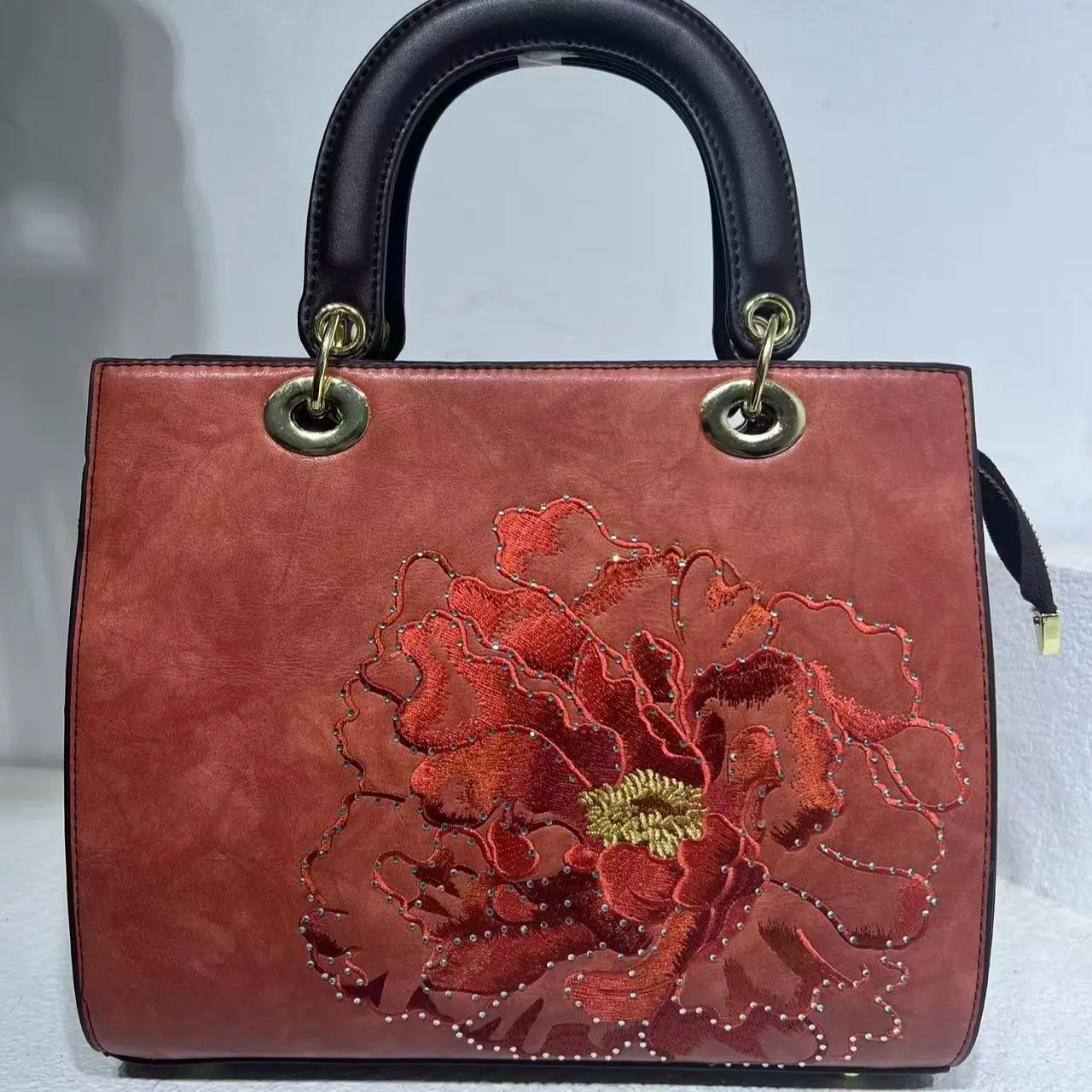 AA06-New elegant and fashionable embroidered handbag