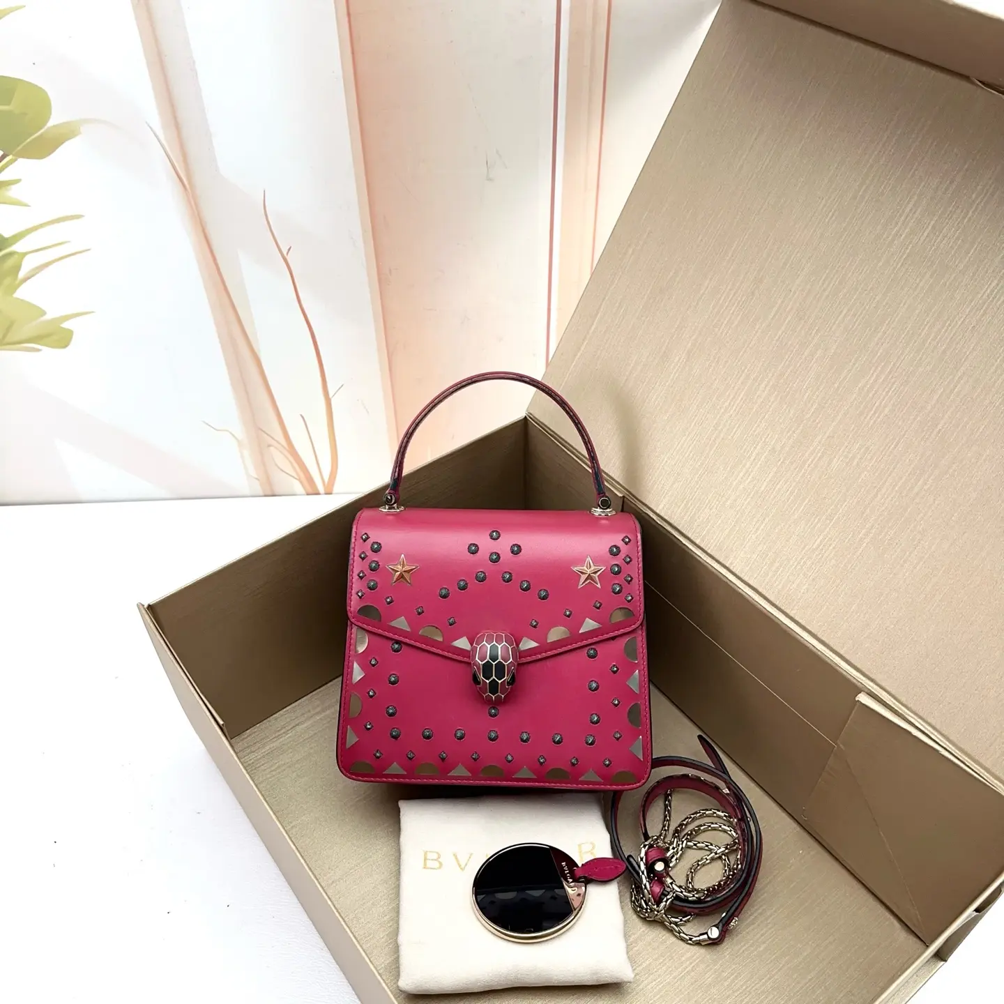 Pre-owned Bvlgari Magenta Leather Star Studded Serpenti Top Handle Bag 0805raye 22693626