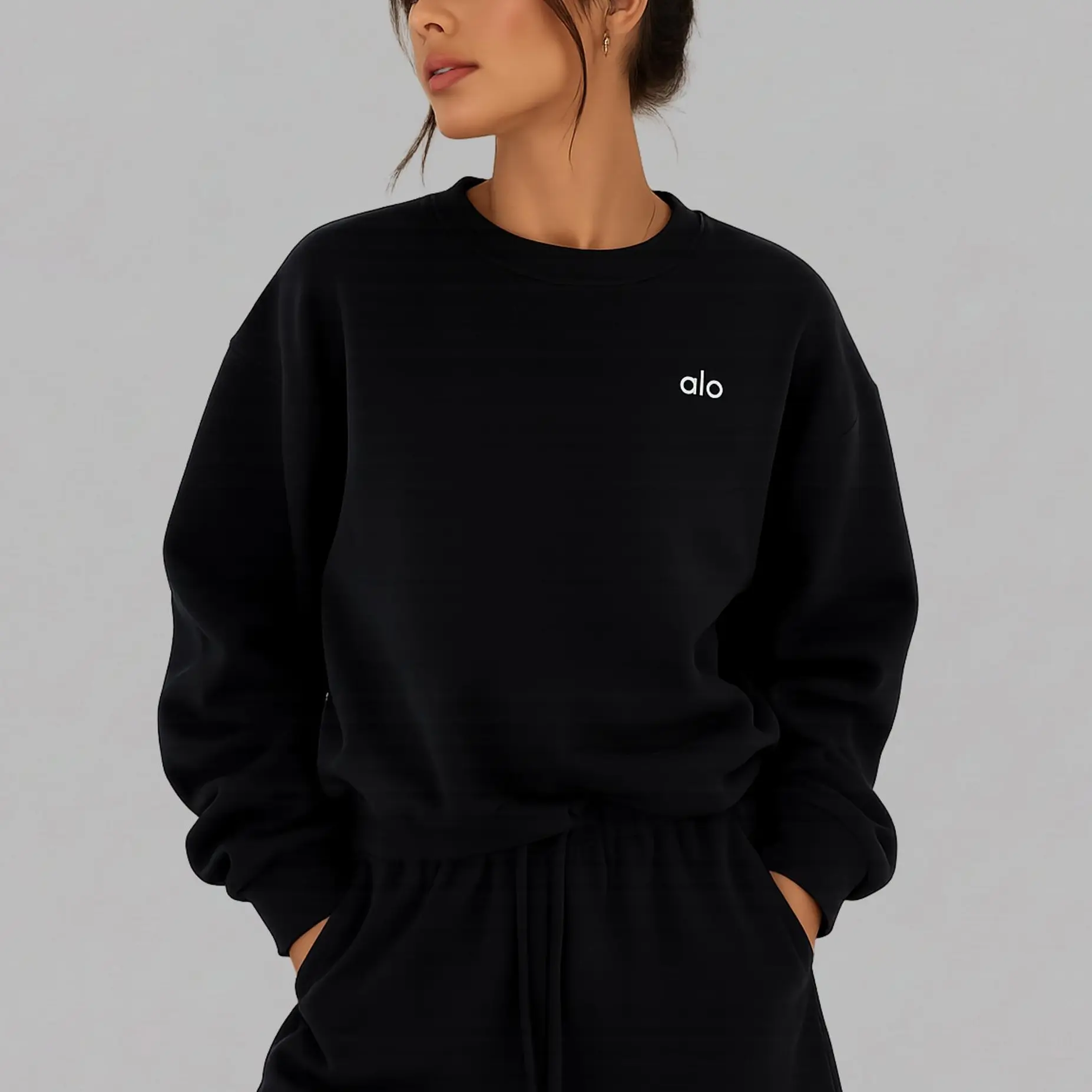 Alo Yoga Accolade Crew Neck Pullover Unisex Classic