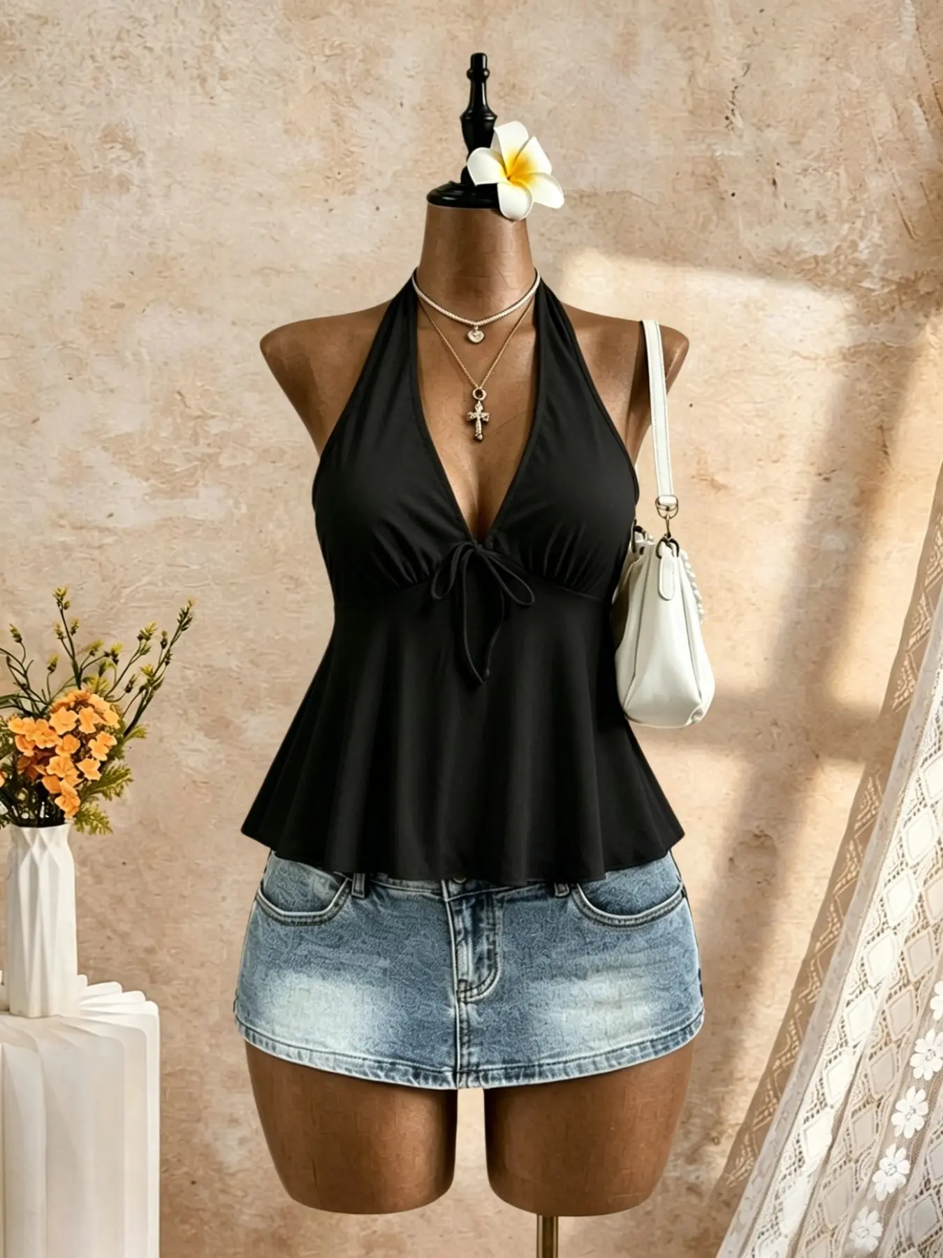 Women's Basic Halter V-Neck Ruffle Top Fit, Front Tie Sleeveless Vest, Flowy Ruffle Hem, Sexy Back Bow Halter Strap, Casual Chic Summer Beach Wear