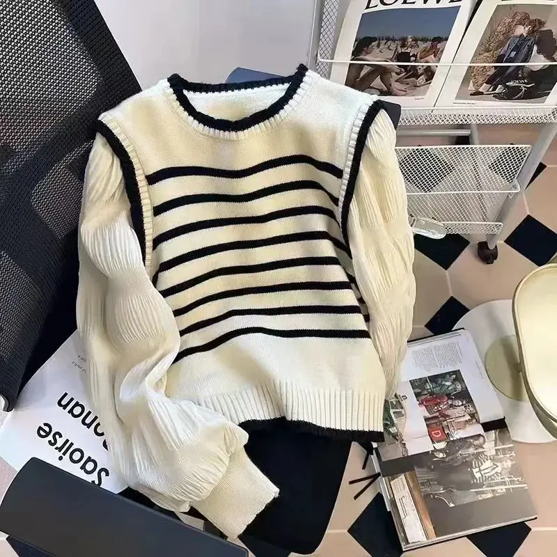 Chic Black & White Striped Knitted Pullover Sweater