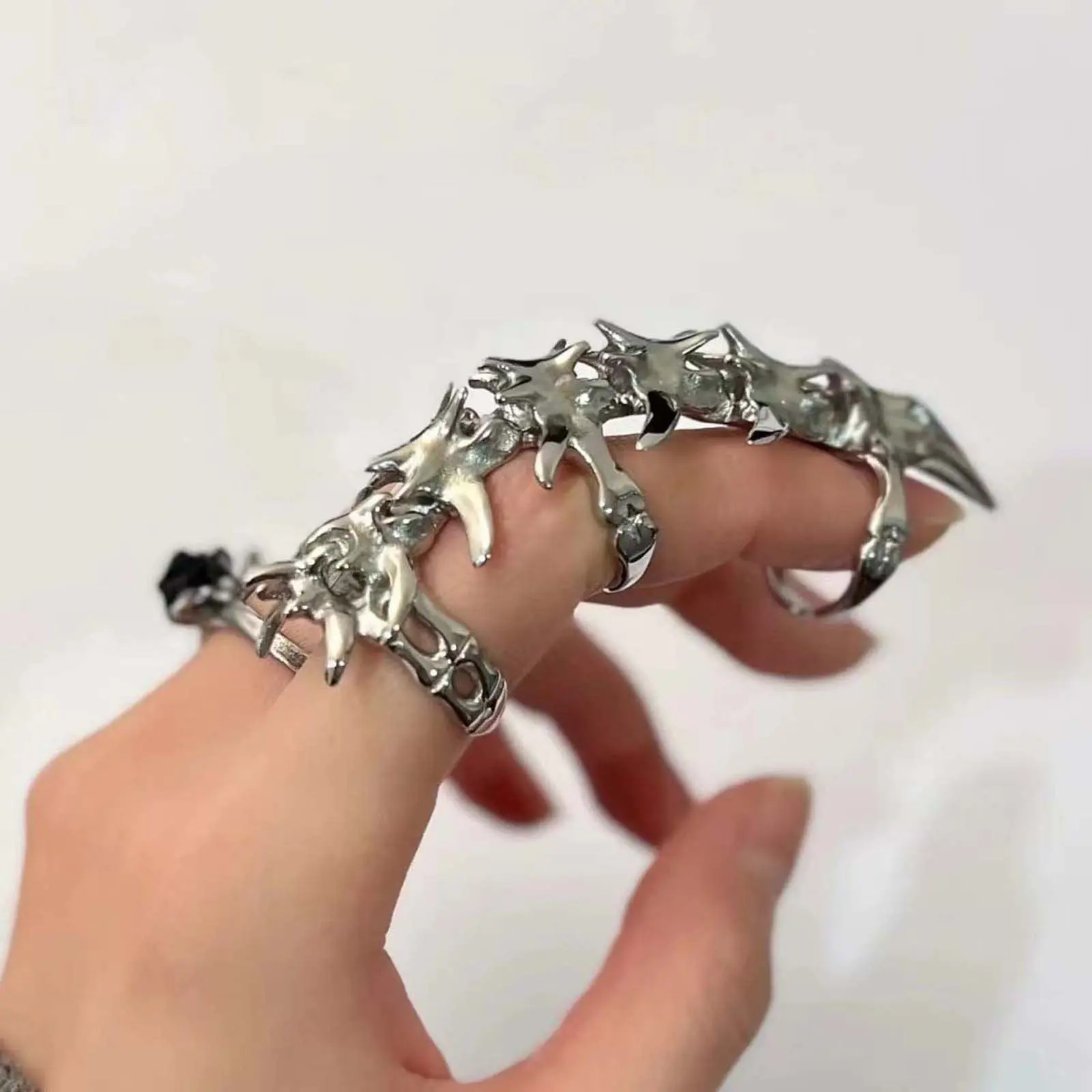 Unisex Silver Metal Geometric Mechanical-Joint Rings, 1-Size Futuristic Stackable Artificial Gemstone Jewelry Accessory for Adults, Casual Cyberpunk Ring, Exquisite Trendy Ring, Funky