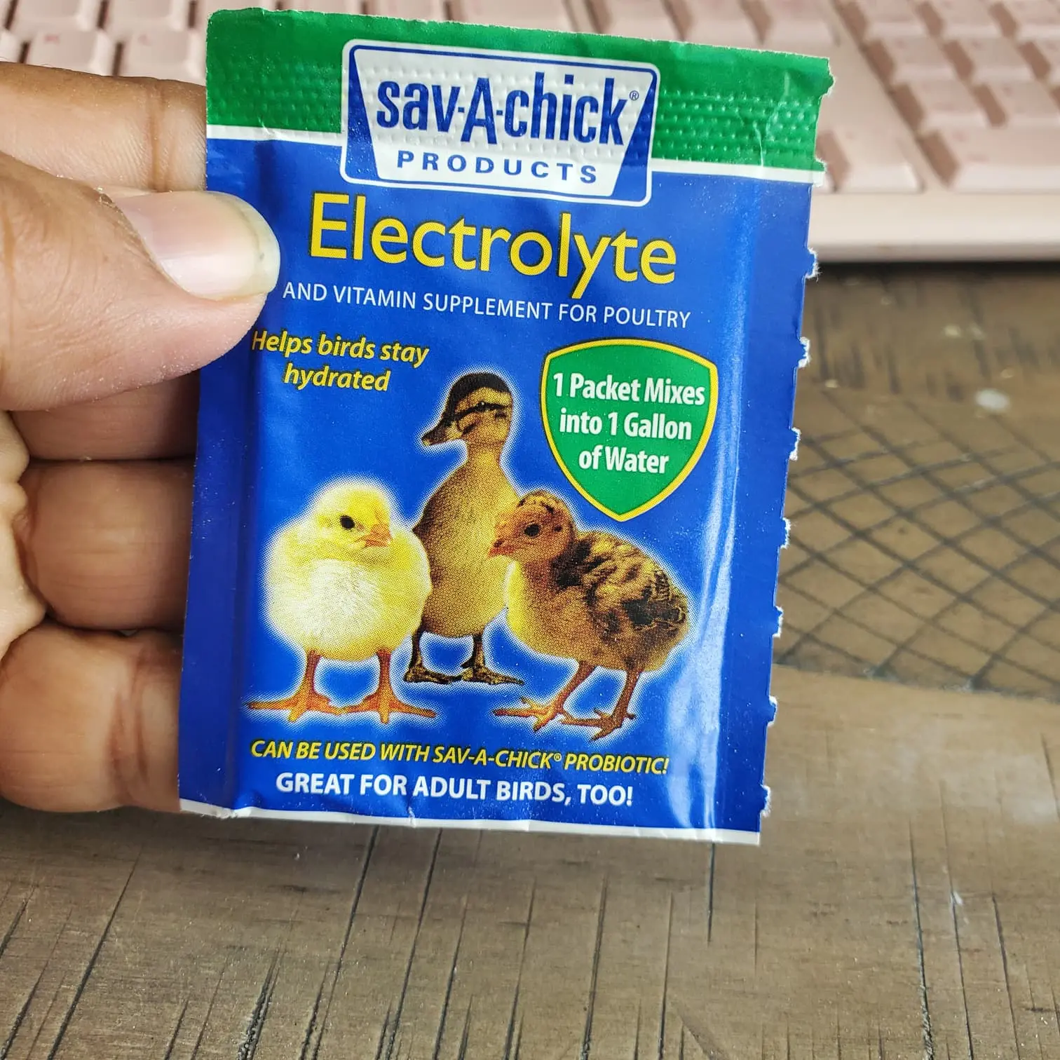 Sav-A-Chick Electrolyte & Vitamin Supplement for Poultry 0.25 oz Packet Mixes into 1 Gallon of Water for 1-10 Birds Chickens Ducks Turkeys Product is labeled with the date of manufacture, not the expiration date good for 24 months post manufacture date.