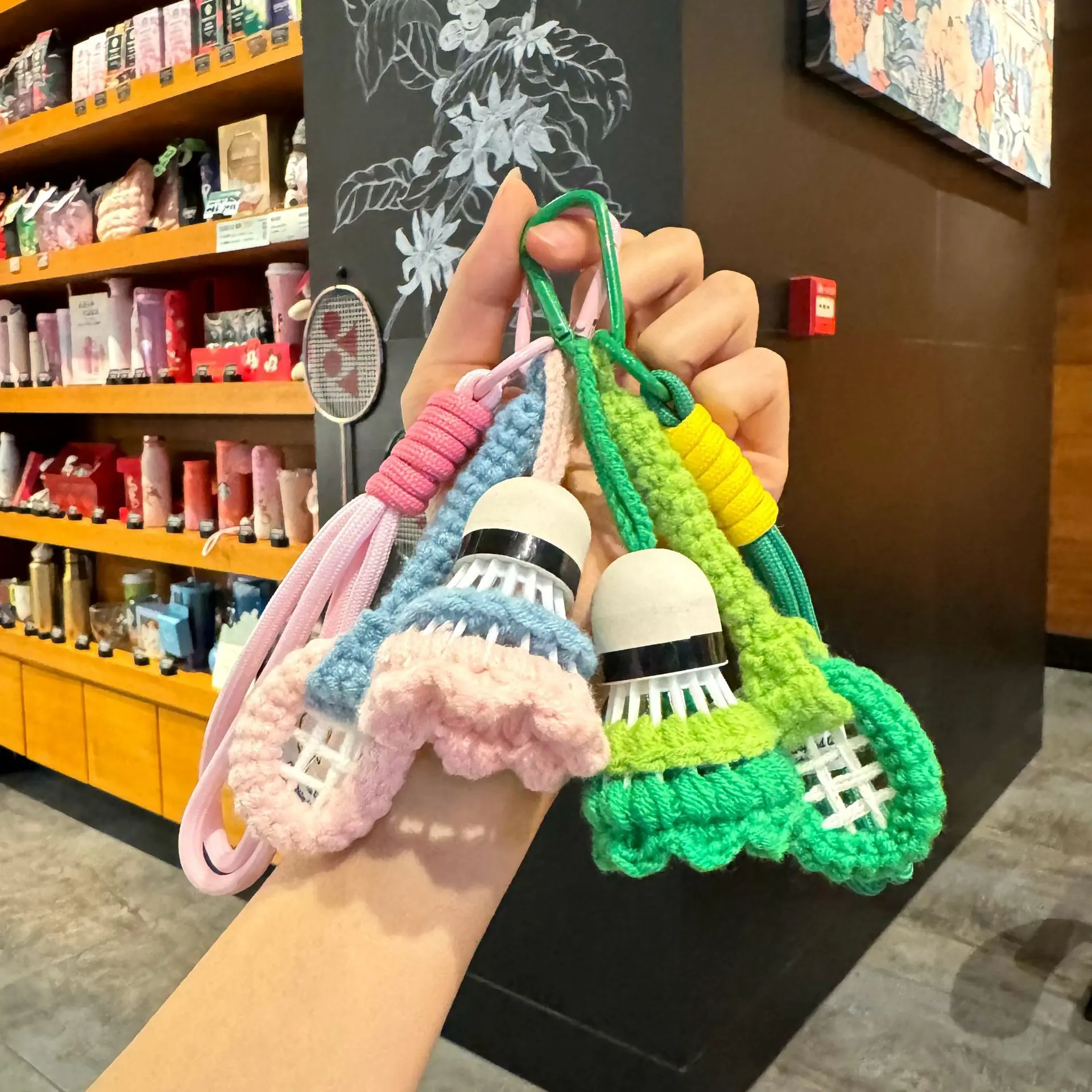 Fashionable Badminton Crochet Keychain – Bright Colorful Knitted Pendant, Cute Mini Charms for Bags or Keyrings, Perfect for Personalizing Your Keys, Car, or Backpack with Sporty Style