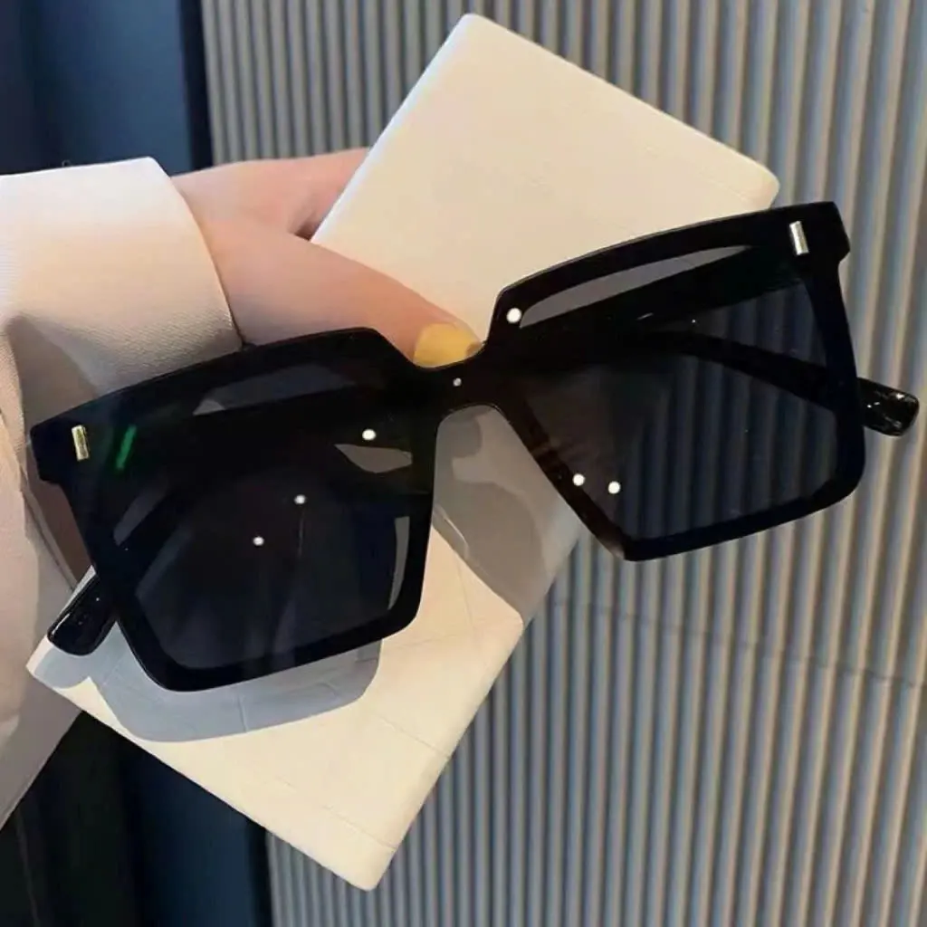 Stylish oversized men's sunglasses with UV protection – various styles available.