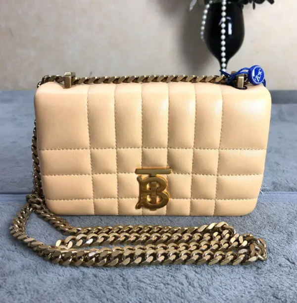 Pre-owned BURBERRY leather Crossbody Bags Lola Quilted Chain Bag 00882 YAO
