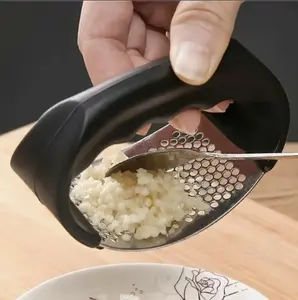 Easy-to-Clean and Durable Kitchen Gadget for Chopping and Crushing Garlic - Stainless Steel Garlic Press, Rolling Garlic Crusher Tool for Home Cooking, Perfect for Apartments and Dormitories Household, Utensils (1, Black)