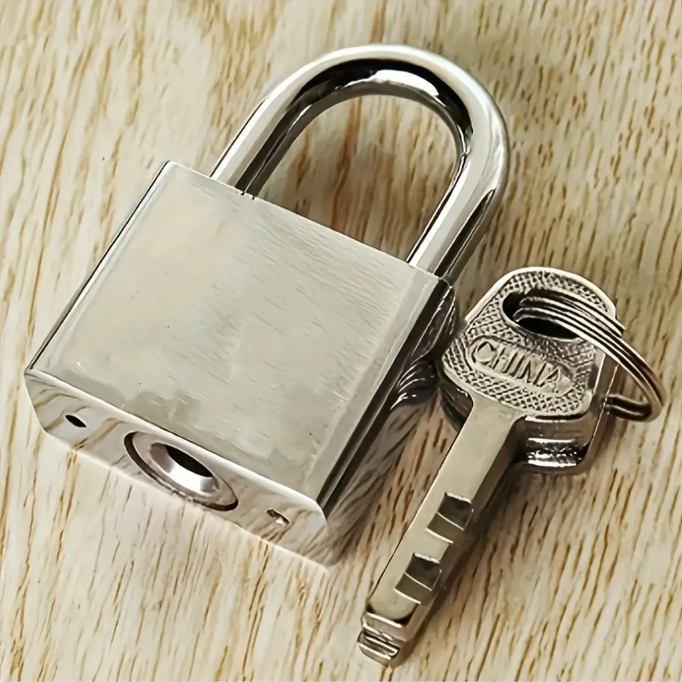 Stainless Steel Padlock with 4 Keys, Heavy Duty Sturdy Rust-Resistant Waterproof Secure Lock for Dorms Warehouses Gates, Durable Security Solution, Stainless Steel Locks, Anti Theft Padlock