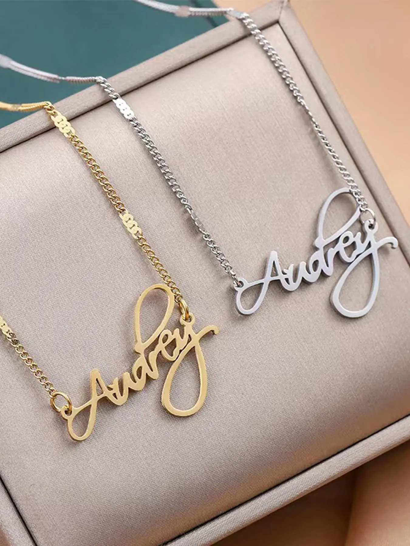 Metallic Shine Necklace with Unique Name Design, Personalized Initial Necklace, Letter Necklace, Alphabet Necklace, Casual Style Chain Accessory for All Seasons, Exclusive Personalized Jewelry Gift