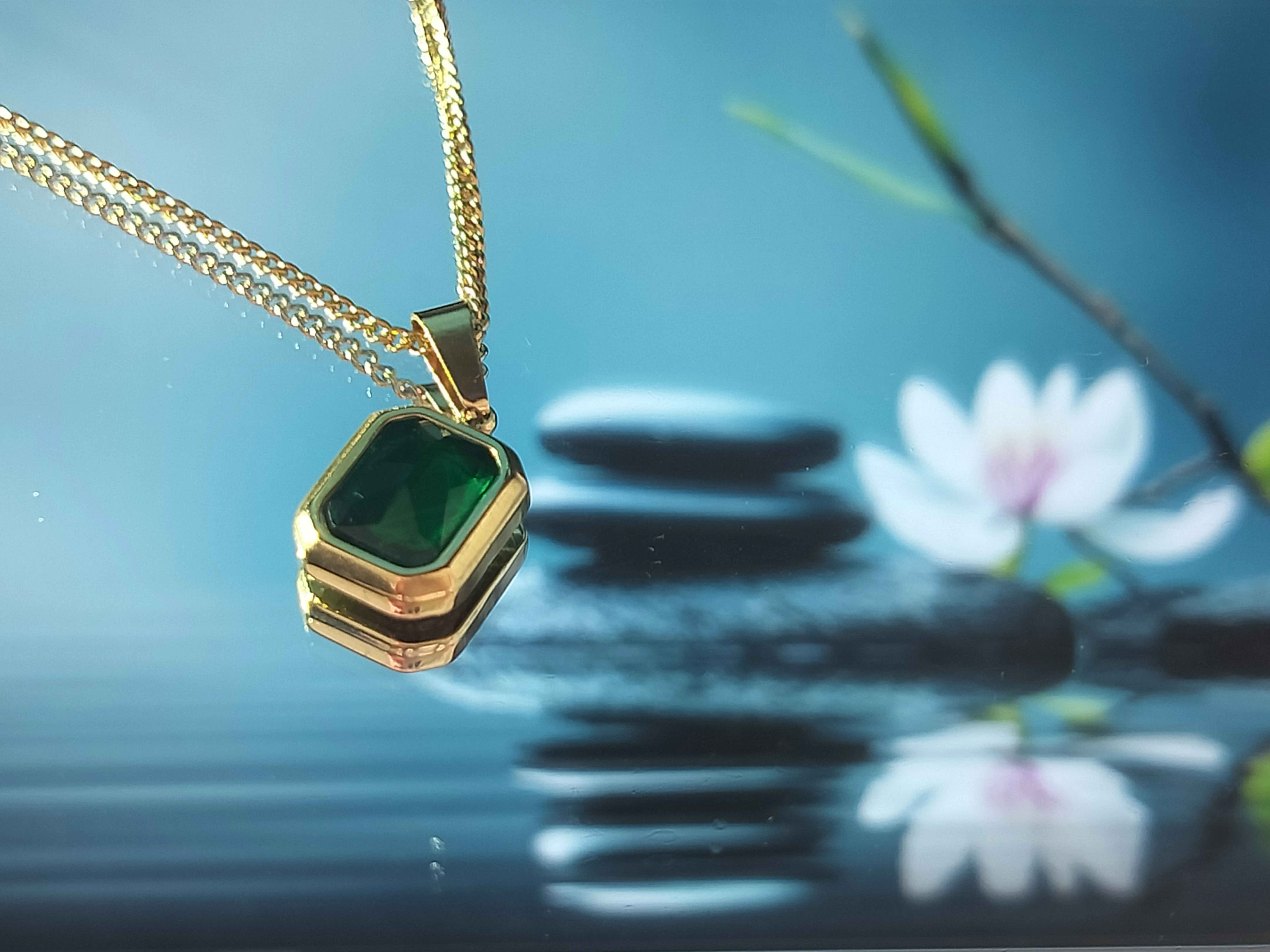 High End Necklace, Gold-Plated Chain Rectangular Retro Bezel-Set Emerald-Tone Luxury Crystal Necklace, Romantic Anniversary Gift for Her, Elegant Everyday Costume Jewelry Accessory, Luxury Crystal Necklaces