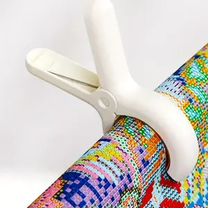 Cross-Stitch Clips Are Powerful, Wind-Resistant Tools for Securing And Drying Quilts, Featuring a No-Trace Design And Versatile, Simple Usability.